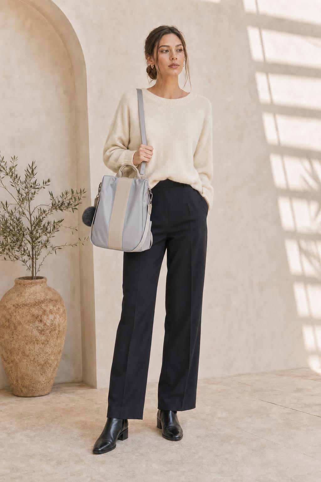 Imagen generada · Mochila Guarda en gris claro con franja central beige