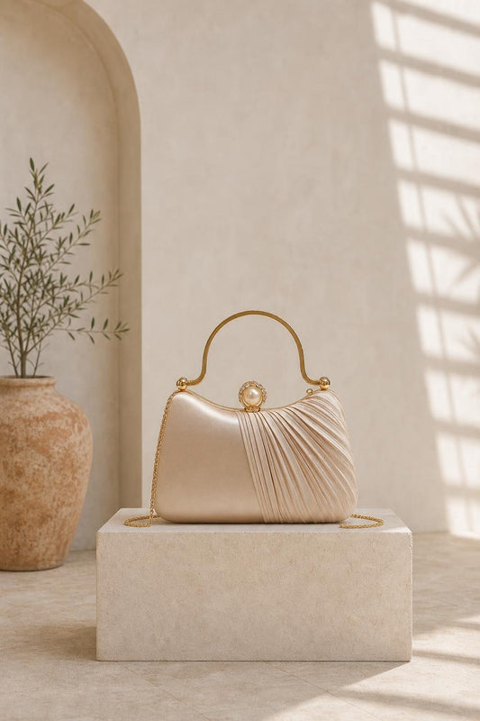 Imagen generada · Clutch Perla champán Vestaluna