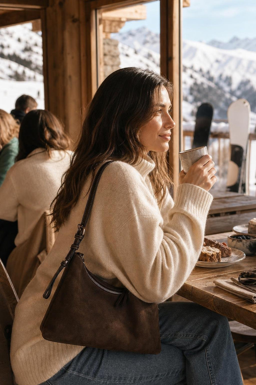 Imagen generada · Bolso Moka · Comida en la montaña